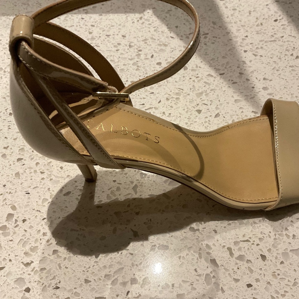 Talbot’s 7.5 M / camel open-toe sandal / ankle strap, kitten heel